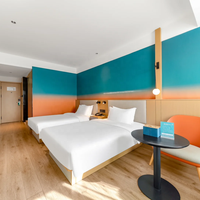 Fournisseur direct d'usine de mobilier de luxe sur mesure pour salons d'hôtels 5 étoiles et appartements, incluant des têtes de lit capitonnées et des lits d'hôtel.