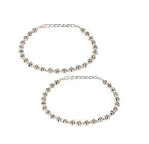 Chaîne de cheville élégante en cristal et fleurs pour femme, plaquée argent, bijou de pied pour fêtes et usage quotidien - Product Image 1