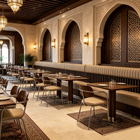 Banquette Courbe Moderne et Élégante Personnalisée pour Restaurant, en Cuir Beige, avec Dossier Capitonnée à Canneles Verticales, pour Hôtels et Bars