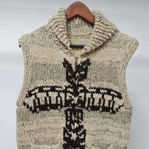 Pull en tricot fabriqué à la main avec col châle motif totem noir audacieux tons naturels rustiques avec poches avant décontracté respirant - Product Image 1