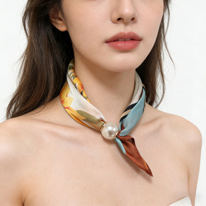Pañuelo Multifuncional Cuadrado de Seda y Poliéster con Perlas de Imitación Magnéticas, Diseño Moderno, para Uso Diario, Decoración Chic para el Cuello - Product Image 1