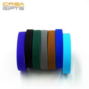 2019 Haute Qualité Design Personnalisé Coloré Arc-En-Ciel Blanc Bracelet En Silicone <span class=keywords><strong>Pas</strong></span> de MOQ Pour Les Événements Sportifs - Product Image 1