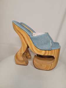 <span class=keywords><strong>Sandali</strong></span> Mule in Denim Azzurro Chiaro da <span class=keywords><strong>Donna</strong></span> con <span class=keywords><strong>Tacco</strong></span> Alto Scolpito in Legno, Plateau e Lacci, Scarpe Casual da Festa alla Moda Avant-garde - Product Image 2