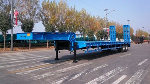 Semi-remorque surbaissée à 4 essieux, hydraulique, en acier, à suspension bogie, capacité <span class=keywords><strong>de</strong></span> 60 tonnes, pour camion - Product Image 4