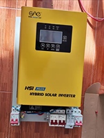 Convertisseur de charge solaire MPPT avec chargeur de batterie intégré et convertisseur de courant alternatif