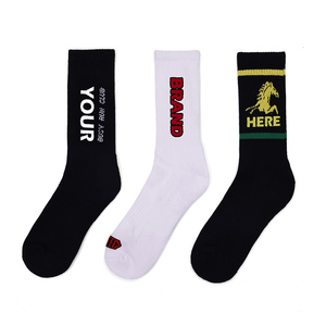 جوارب رياضية للرجال مقاومة للاهتراء بتصميم مجاني، جوارب تدريب للفرق، جوارب رياضية سوداء مخصصة مع شعار - Product Image 3