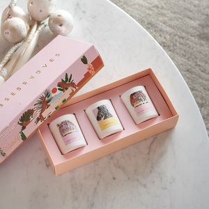 Boîte à bougies cadeau de luxe rigide rose avec inserts personnalisés et emballage d'art en feuille d'or pour parfum d'intérieur et occasions spéciales - Product Image 1