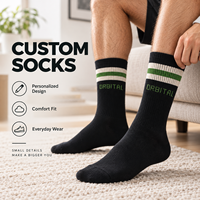 Chaussettes Athlétiques Premium Noires Personnalisées, Rayures Vertes et Blanches sur le Revers, Logo Tricoté Personnalisé, Idéales pour Commandes en Gros pour Marques et Événements