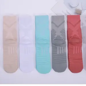 WUYANG FACTORY Benutzer definiertes kleines MOQ-Design-Logo aus Unisex-Mittelrohr-Sportfußball-Crew-Socken