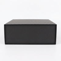 Boîte cadeau pliante magnétique en carton noir mat de luxe avec logo personnalisé pour l'emballage de vêtements et de bijoux