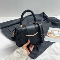 Sac à bandoulière tendance et polyvalent en PU pour femme avec logo personnalisé, fermeture éclair et chaînes, vente en gros, OEM