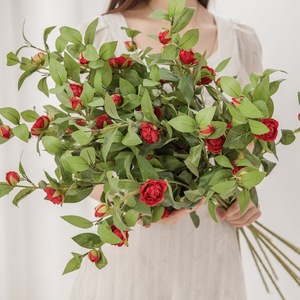 CallaFloral Ramo de Rosas Artificiales Rojas y Amarillas, Decoración de Boda Estilo INS, Ramas Largas - Product Image 1