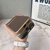 Étui de téléphone de luxe style professionnel avec cadre électroplaqué brillant et motif en fibre de carbone pour Google Pixel 10 9pro 8