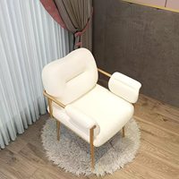 Fauteuil de manucure confortable et moderne en métal pour salon de beauté, style minimaliste, avec table de maquillage intégrée