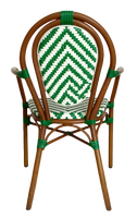 Chaise d'extérieur commerciale verte en rotin synthétique et bambou à dossier incurvé empilable