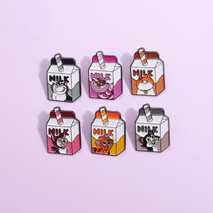 Lencana minuman lucu kreatif kotak susu kustom dan sedotan Pin Enamel lembut keras untuk pakaian produk kerajinan logam - Product Image 1