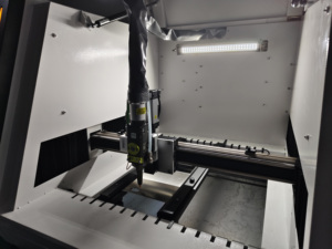 Machine de découpe <span class=keywords><strong>laser</strong></span> à fibre numérique automatique à haute vitesse entièrement fermée de haute précision 750W 1000W 1500W pour bijoux en métal - Product Image 2