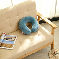 Oreiller de voyage en peluche douce en U, fourni par l'usine, avec logo personnalisé, en coton PP et mousse, pour le soutien du cou en voyage, idéal pour la promotion de cadeaux.