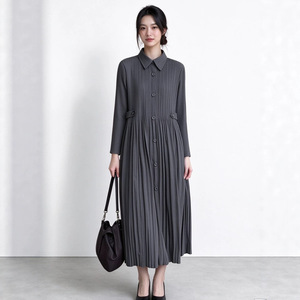 Manteau long plissé élégant pour femme, col rabattu, boutonnage frontal, marron uni, style maxi, automne, de notre usine avec 20 ans d'expérience - Product Image 3