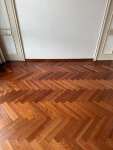 Plancher en bois d'ingénierie à chevrons en noyer noir à trois couches multicouches lisses à clic personnalisé pour la cuisine - Product Image 4