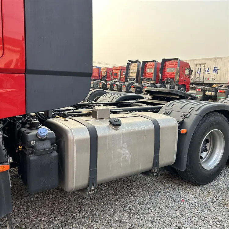 Tête de tracteur d'occasion en bon état DONGFENG TianLong KX 600 Hp 6*4 10 Roues à vendre