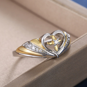 Anello a Cuore da Donna Bicolore Aperto Regolabile con Accenti di Cristallo Gioiello Romantico Elegante per Uso Quotidiano - Product Image 3