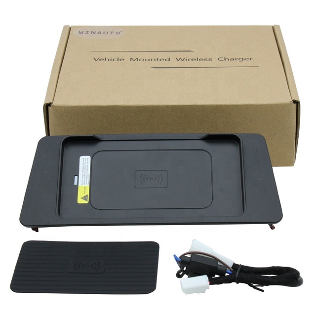 Hot Selling Auto Electronics Car Accessories Fast Wireless Charger Wireless Mobile Car Charger for Toyota Hilux 2016 - 2020