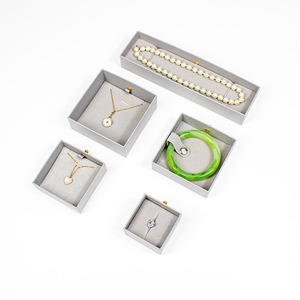 Boîte à bijoux et rangement d'accessoires de haute qualité en gris, ensemble de cinq pièces - Product Image 4
