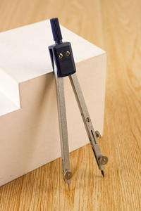 Compas spéciaux en métal individuels avec triangle et noyau de plomb pour la mesure des normes de test de conception de dessin - Product Image 2