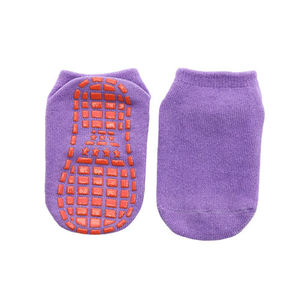 Calcetines de Seguridad para Niños Multicolores con Silicona Antideslizante, Perfectos para Bebés y Pisos de Madera - Product Image 2