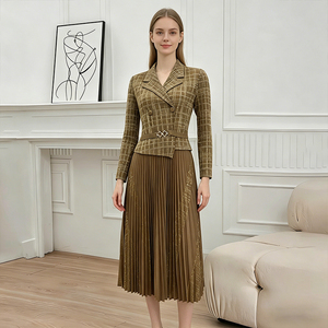 Abito <span class=keywords><strong>da</strong></span> donna Miyake vintage casual, <span class=keywords><strong>taglie</strong></span> forti, nuovo, tinta unita, con bordo a pieghe alla moda, abito formale all'ingrosso - Product Image 2