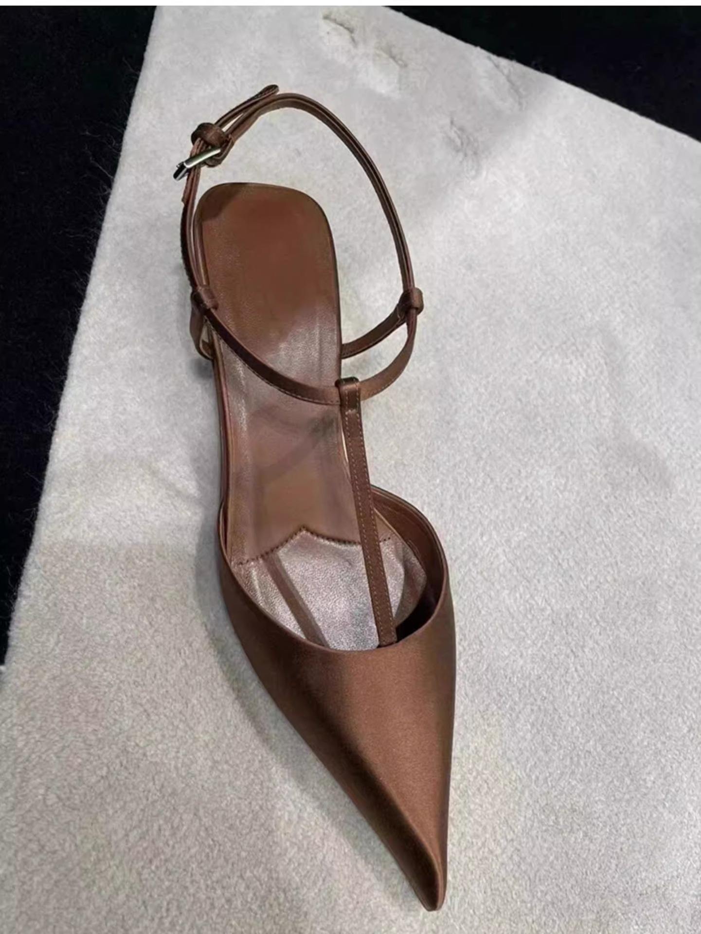 สีน้ำตาล