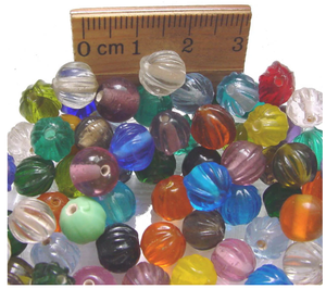 Perles rondes en verre et cristal multicolores pour la fabrication de bijoux, lot en vrac en boîte, provenance Uttar Pradesh - Product Image 2