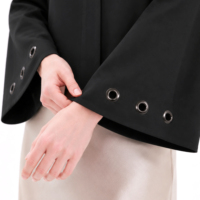 Jaket Wanita Hitam Model Crop Lengan Lonceng Aksen Grommet Kerah Tegak Kancing Asimetris Bahan Campuran Wol OEM ODM