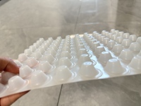 Planche de drainage en plastique Hengyang 8mm-30mm, résistante à la corrosion, drainage et filtration, longueur personnalisable pour applications routières et extérieures