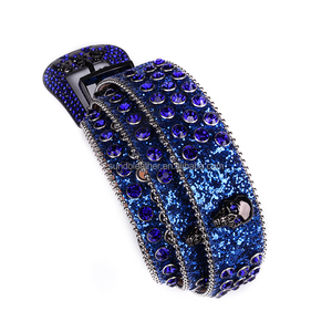 Ceinture de luxe avancée pour homme en cuir végétalien de style occidental avec incrustation de crâne et strass, boucle en alliage personnalisable - Product Image 4