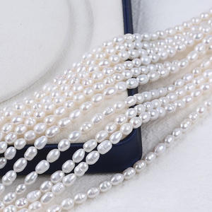 Perles de culture d'eau douce naturelles de Zhuji en gros, 4-5 mm, forme de riz blanc, pour collier et bracelet DIY - Product Image 1