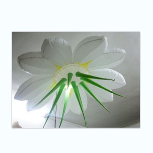 Factory Outlet personalizado gigante inflável flor cadeia com luz led para decoração do casamento