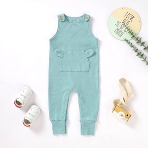 <span class=keywords><strong>Salopette</strong></span> per Neonati in Maglia a Coste Tinta Unita con Design a Tasca Carino, Elastica e Ampia - Product Image 1