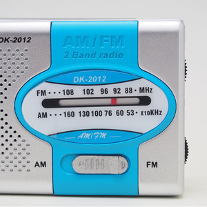 <span class=keywords><strong>DEKKO</strong></span> AM/FM reloj despertador de doble banda Radio altavoz incorporado 2 pilas AA diseño de escritorio portátil altavoz de Radio FM - Product Image 3