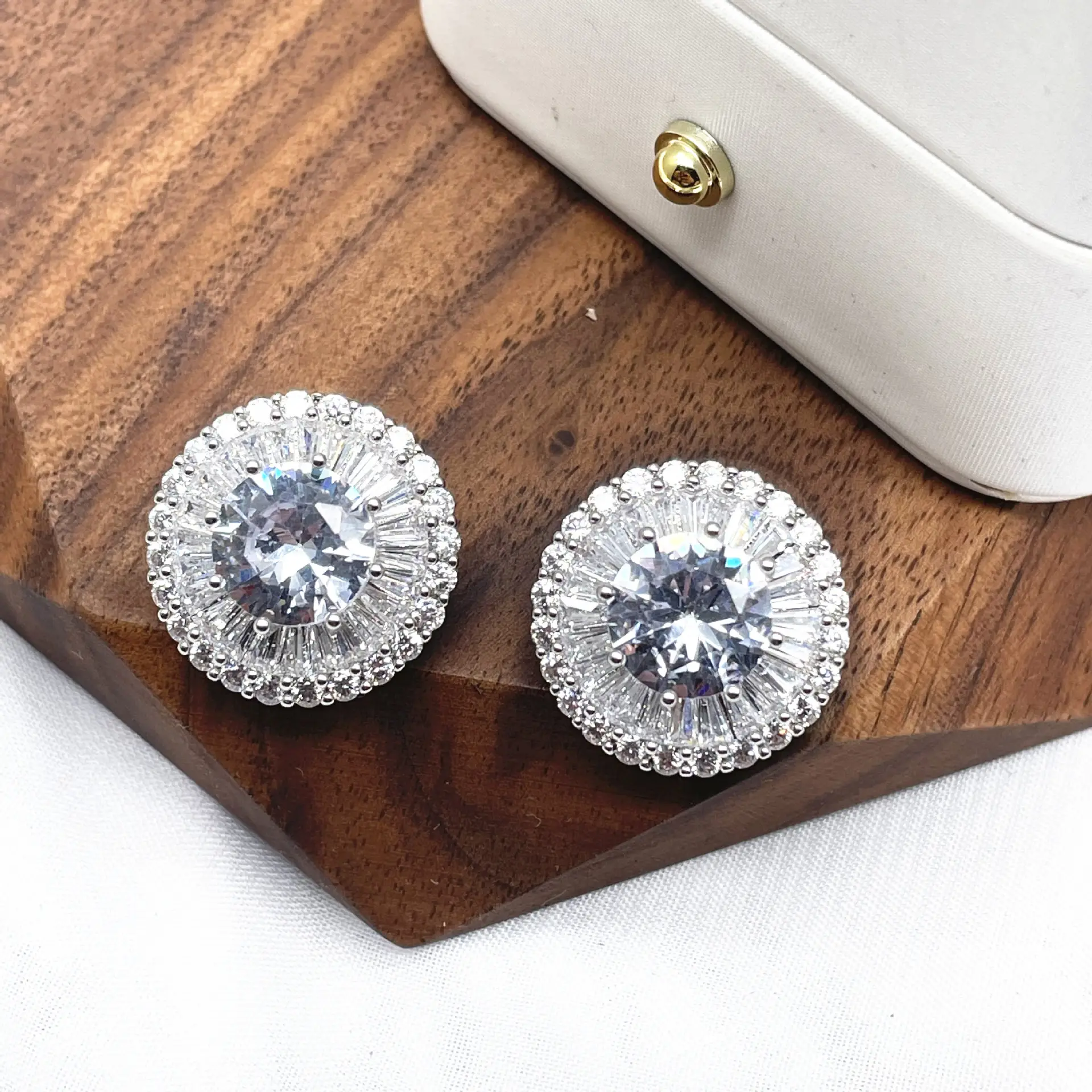 Accesorios de moda para mujer, de lujo, con diamantes de imitación, circonita cúbica, cúpula redonda, forma circular, botones de Adorno