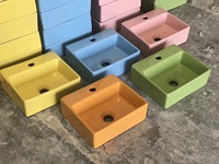 Toilettes pour enfants sanitaires Salle de bain pour enfants wc évier toilette maternelle lavabo coloré