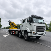 Camion grue Sinotruk 8x4 de 28 tonnes avec grue articulée montée à l'arrière, grue à flèche de 20,8 m à 8 sections, avec treuil et télécommande