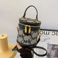 Tas Selempang Wanita Model Bucket Kecil dari Merek Terkenal, Tas Desainer Baru dari Kulit PU Anti Air dengan Ritsleting dan Logo Merek