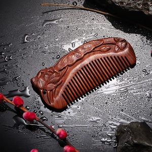 Exquisito peine de madera tallado a <span class=keywords><strong>mano</strong></span>, peine de madera de sándalo verde de primera calidad para niñas, regalo artesanal chino antiguo para mujer - Product Image 6