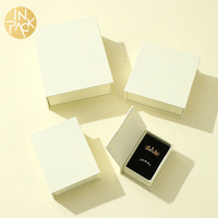 Boîte à bijoux magnétique de luxe en forme de livre IN PACK, personnalisable avec logo en relief, pour cadeaux et vente au détail