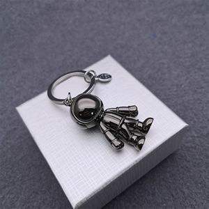 Llavero de robot espacial de moda, colgante para parejas, llavero para coche de hombre, colgante para llaves de chica, disponible en stock - Product Image 3