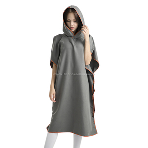 Logo <span class=keywords><strong>personnalisé</strong></span> microfibre séchage rapide <span class=keywords><strong>poncho</strong></span> serviette femme et homme sans sable Surf Robe à capuche serviette de plage pour le <span class=keywords><strong>bain</strong></span> des adultes - Product Image 2