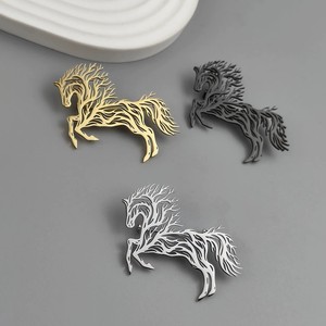 Vente Chaude en Gros Nouvelle Broche Tendance Creuse Simple en Alliage Motif Cheval pour Hommes - Product Image 2
