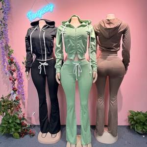 Женский спортивный костюм-двойка 2026: худи на молнии и расклешенные трикотажные брюки, облегающий крой - Product Image 3